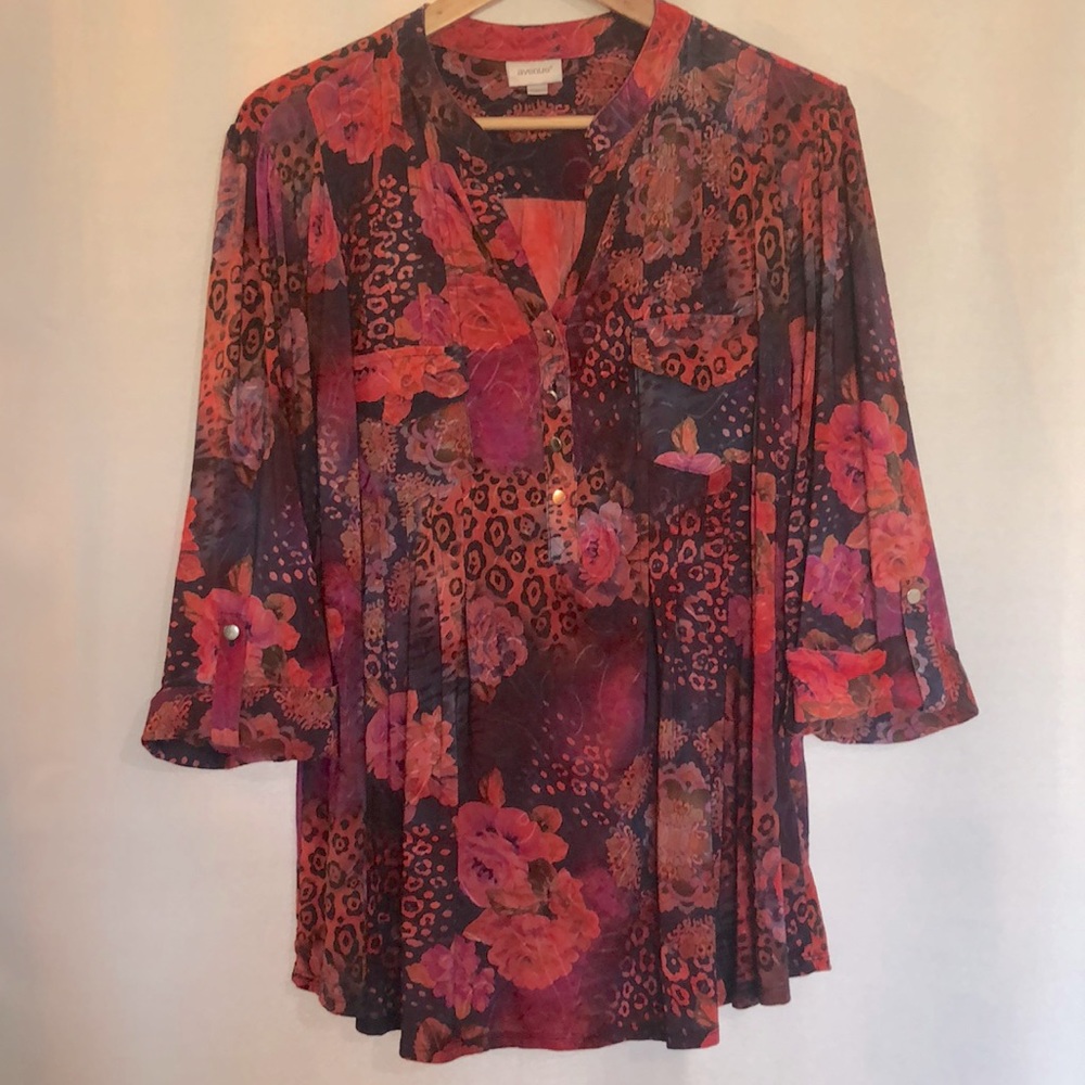 Beautiful Avenue Top With Button Front Size 22/24